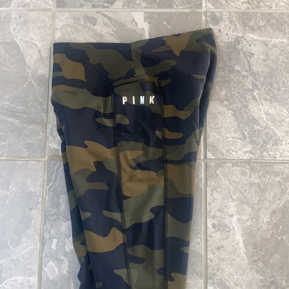 PINK ultimate camo legging - Picture 3 of 8